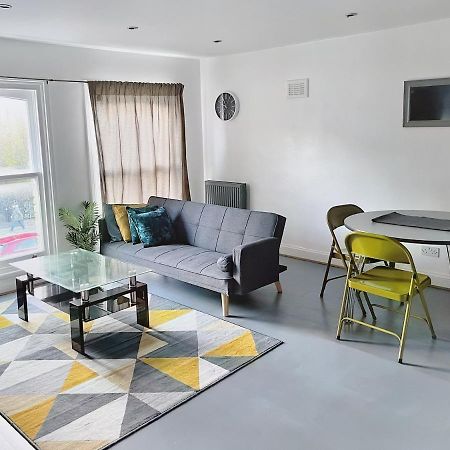 Lovely 2-Bedroom Serviced Apartment Greater Лондон Екстер'єр фото