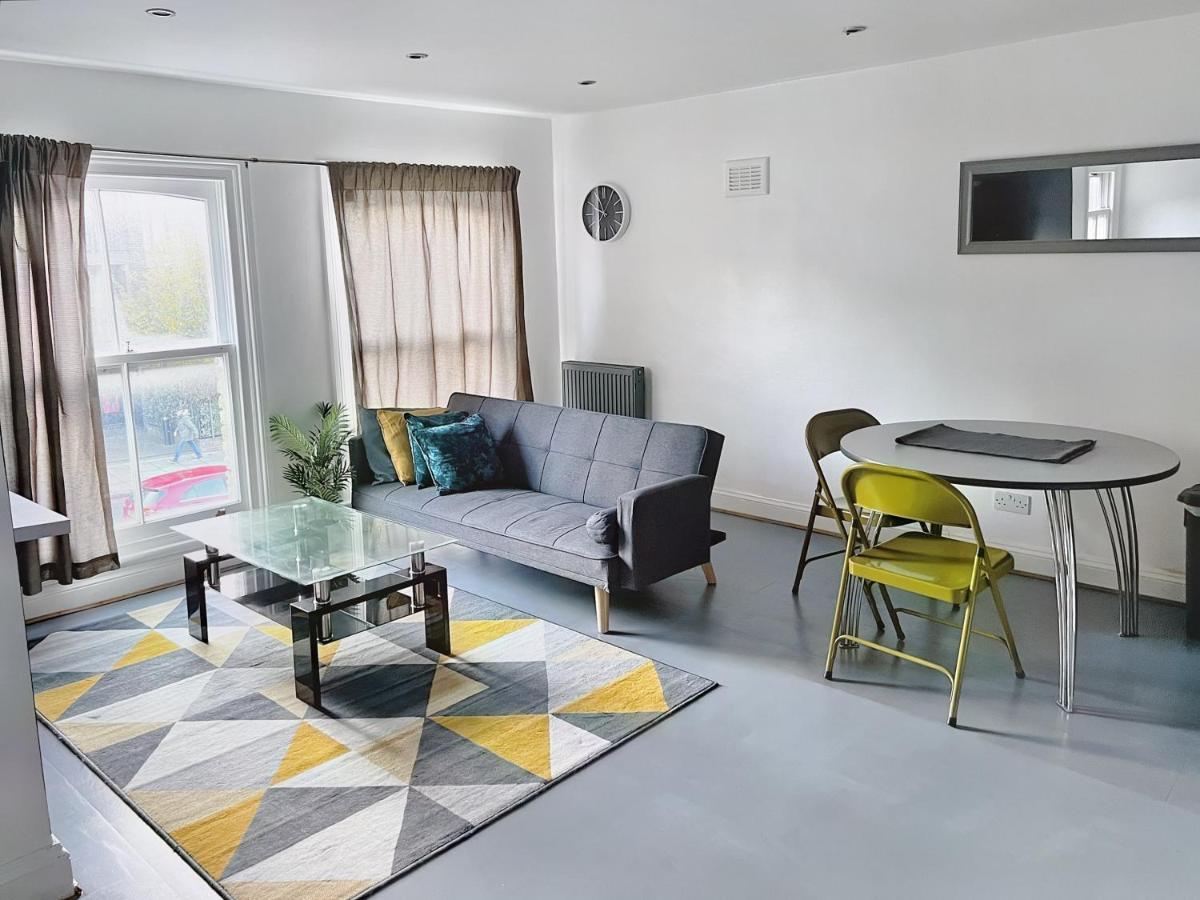 Lovely 2-Bedroom Serviced Apartment Greater Лондон Екстер'єр фото